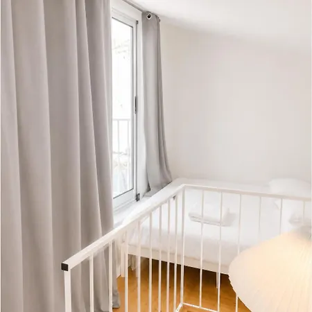 Small For Young Travelers * Lisboa